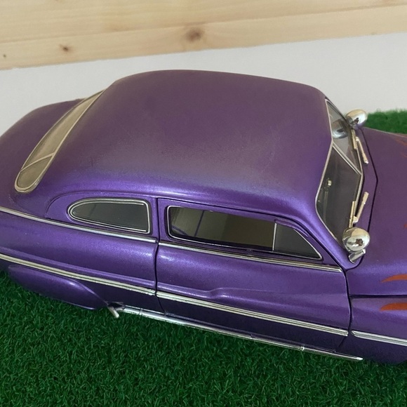ERTL 1:18 Scale Diecast Car 1949 Mercury Lead Sled Coupe Purple with Flames - Picture 2 of 13